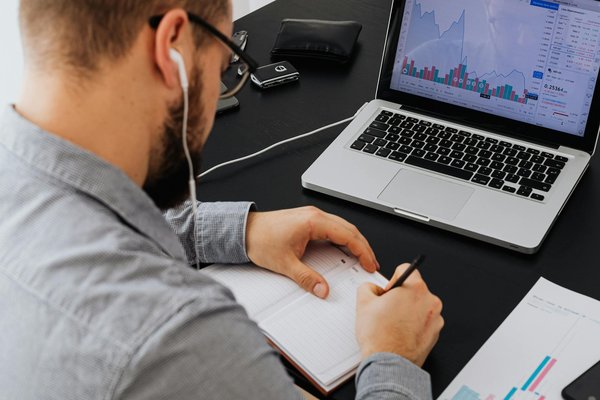 Découvrez les fonctionnalités clés de monday dev pour votre équipe